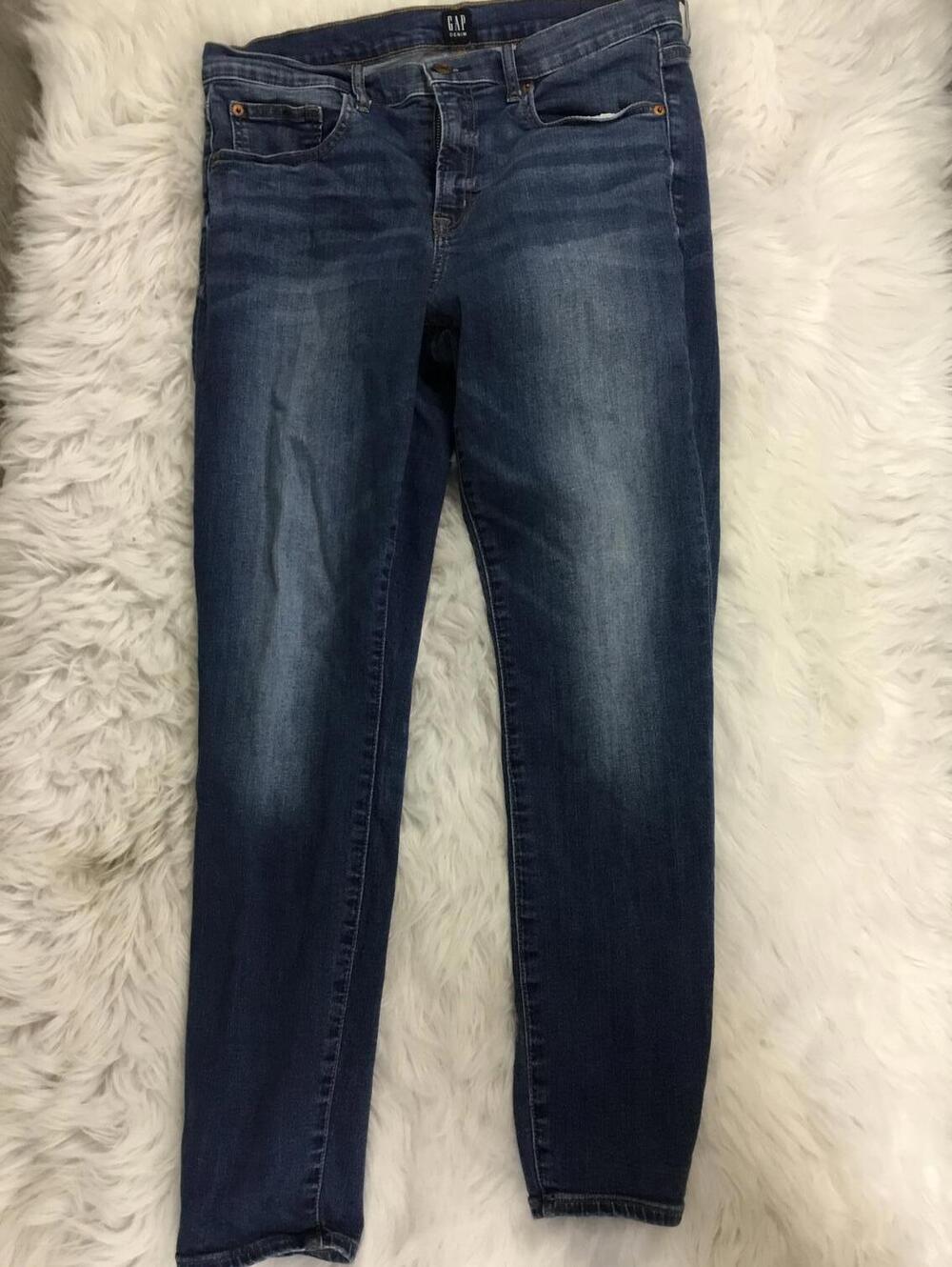 Gap Women's Skinny Jeans in Medium Wash Size 9